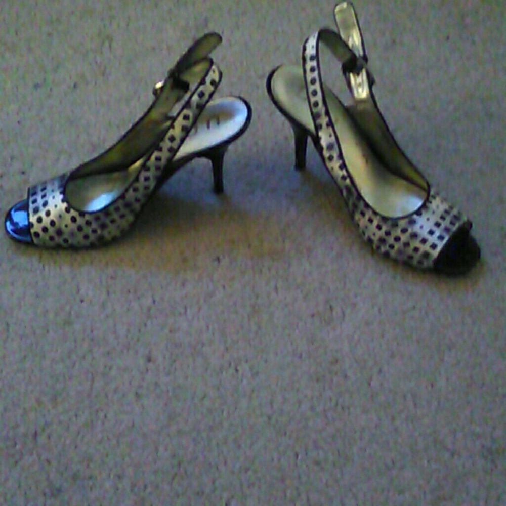 Women's shoes